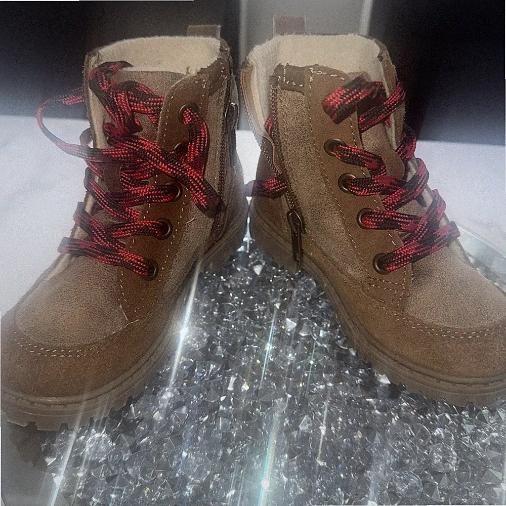 Day five size 10 kids hiking boots