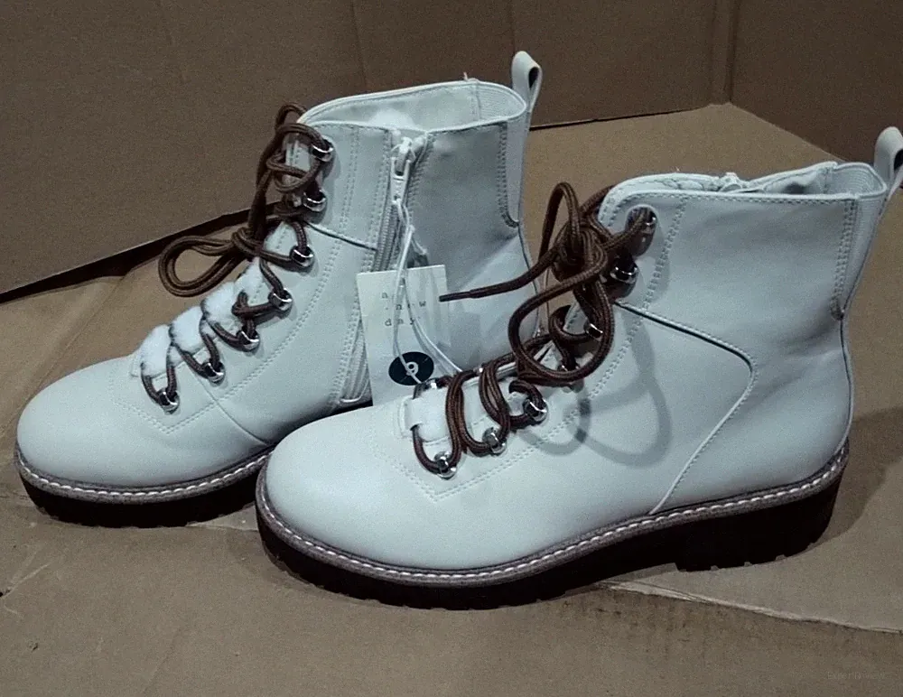 New, A New Day, Women's Leighton Hiking Boots, Bone/White, Size 9